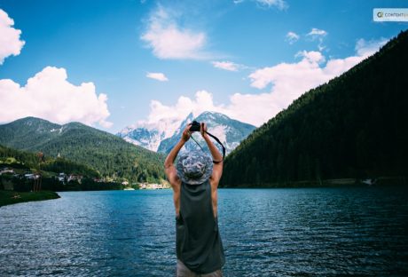 how to become a travel photographer